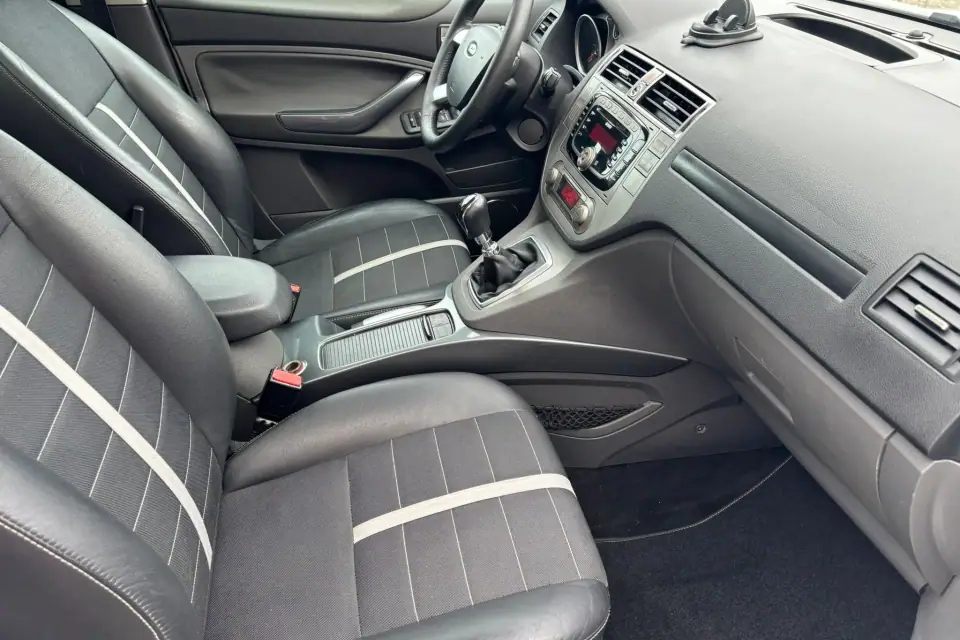 Ford Kuga 2011, zdjęcie 3