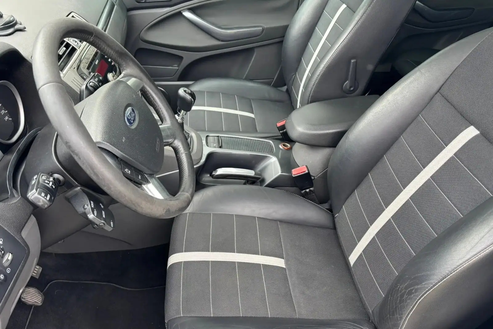 Ford Kuga, zdjęcie 15 z 21