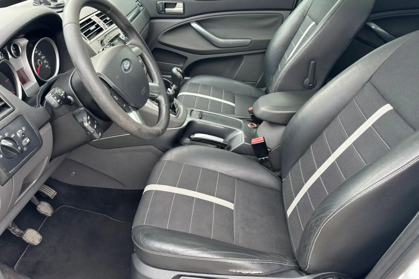 Ford Kuga, zdjęcie 19 z 21