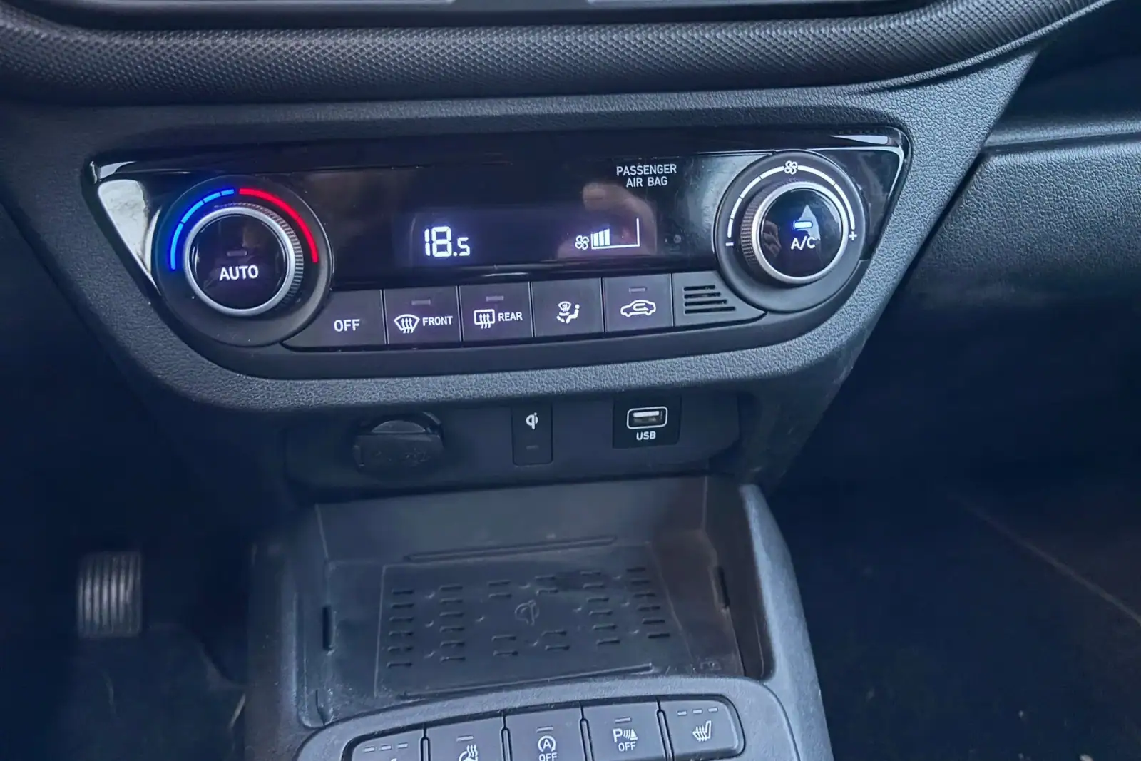 Hyundai i10, photo 14 of 24