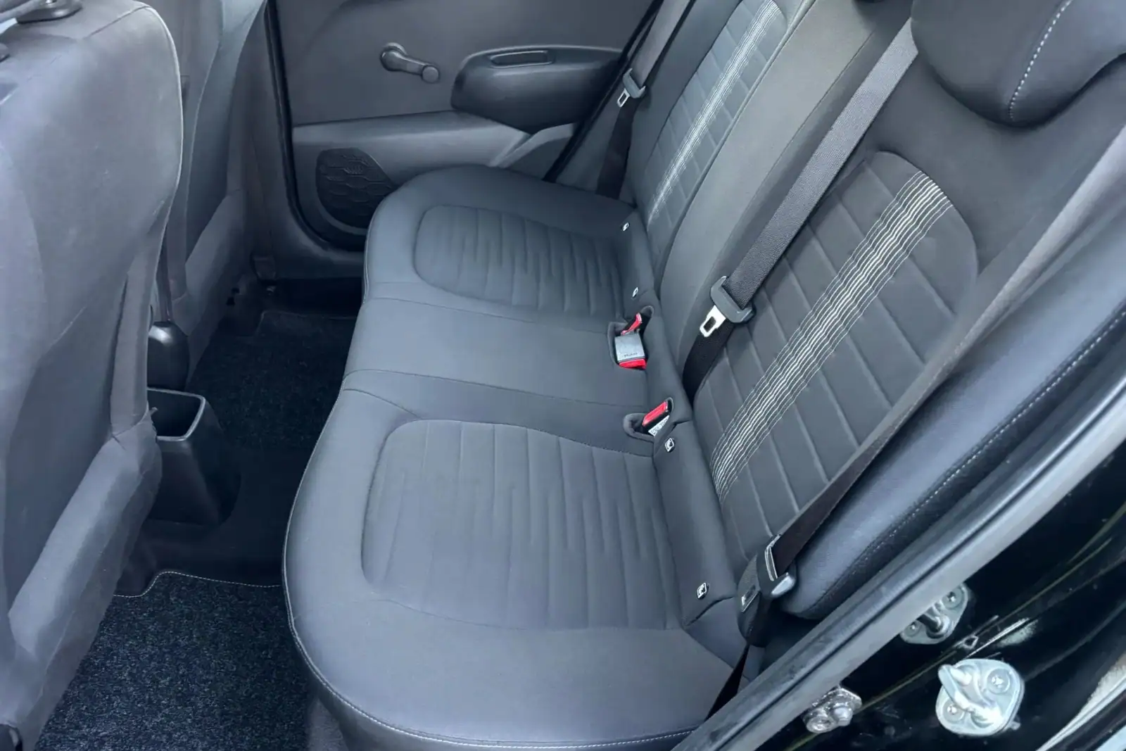 Hyundai i10, photo 17 of 24