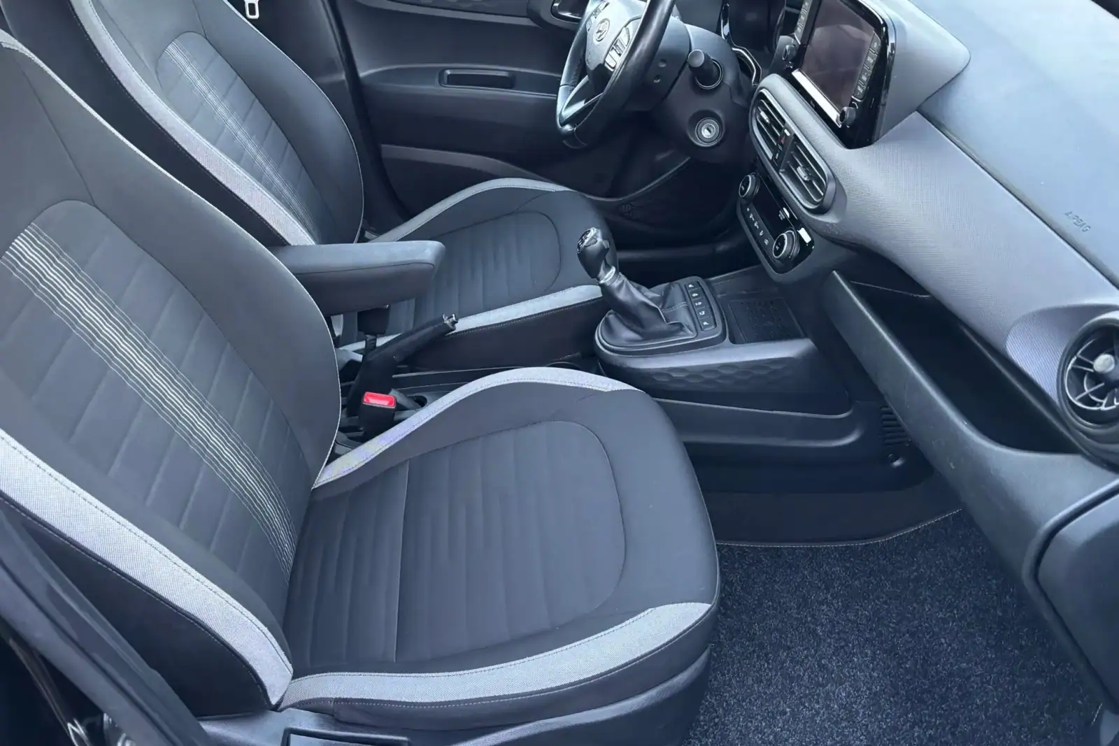 Hyundai i10, photo 18 of 24