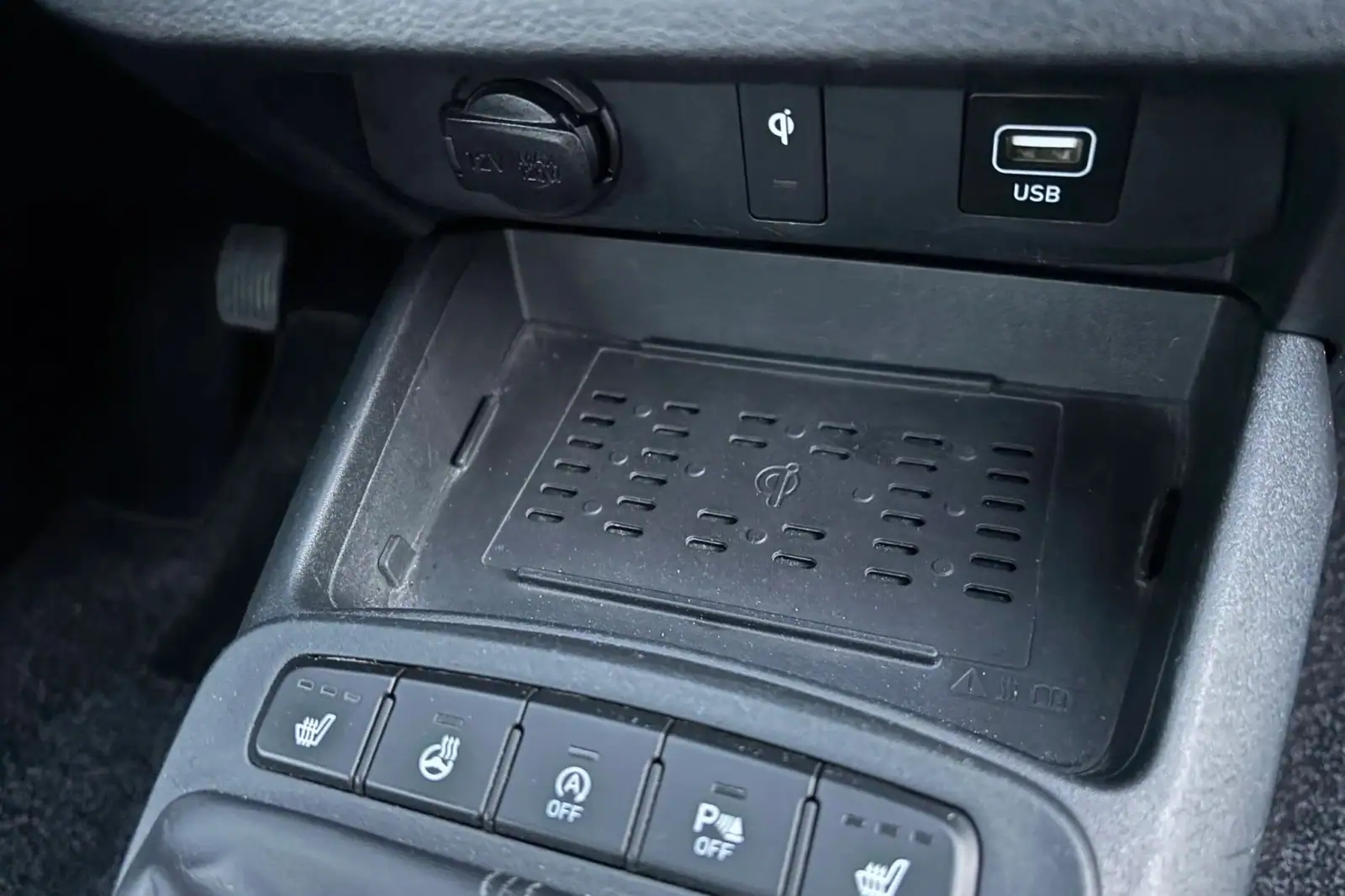 Hyundai i10, photo 20 of 24