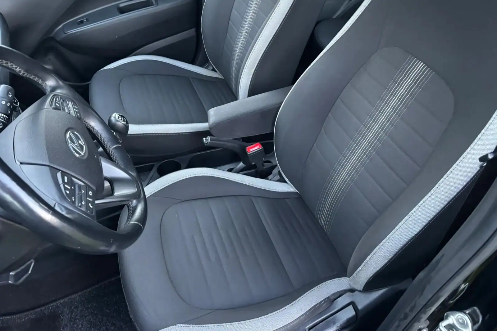 Hyundai i10, photo 22 of 24