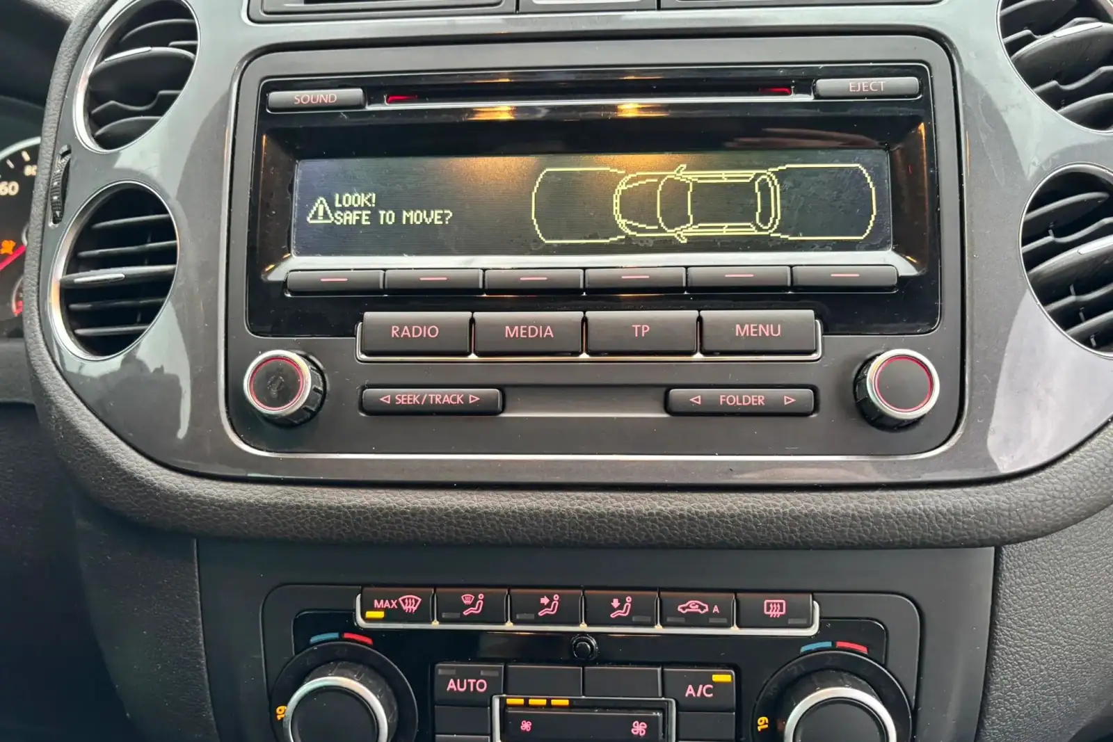 Volkswagen Tiguan, photo 13 of 19