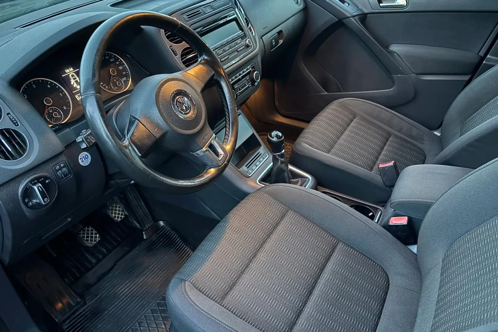 Volkswagen Tiguan, photo 17 of 19